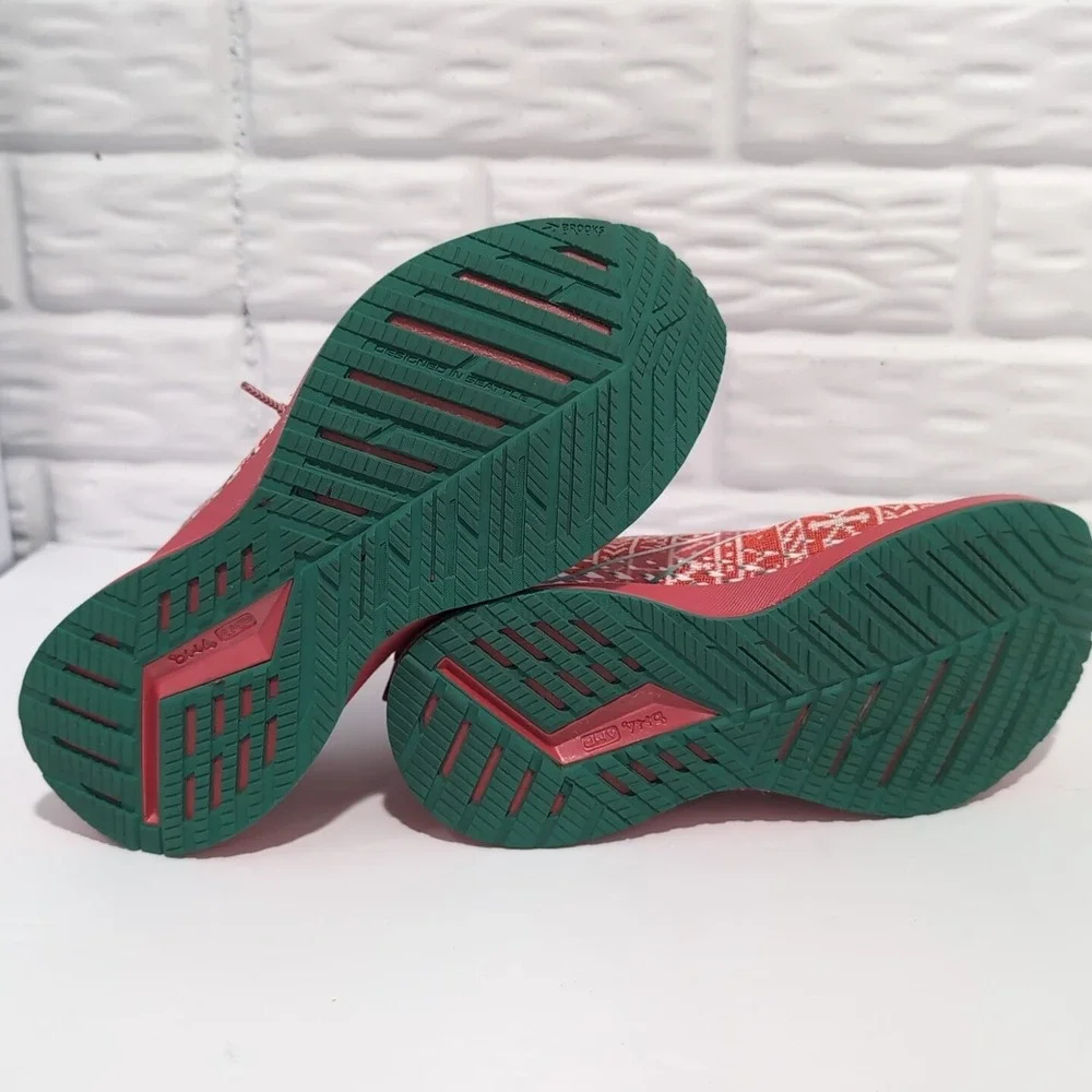 Brooks Levitate 5 Run Merry Christmas Women's Running Shoes Size 7 Limited Red